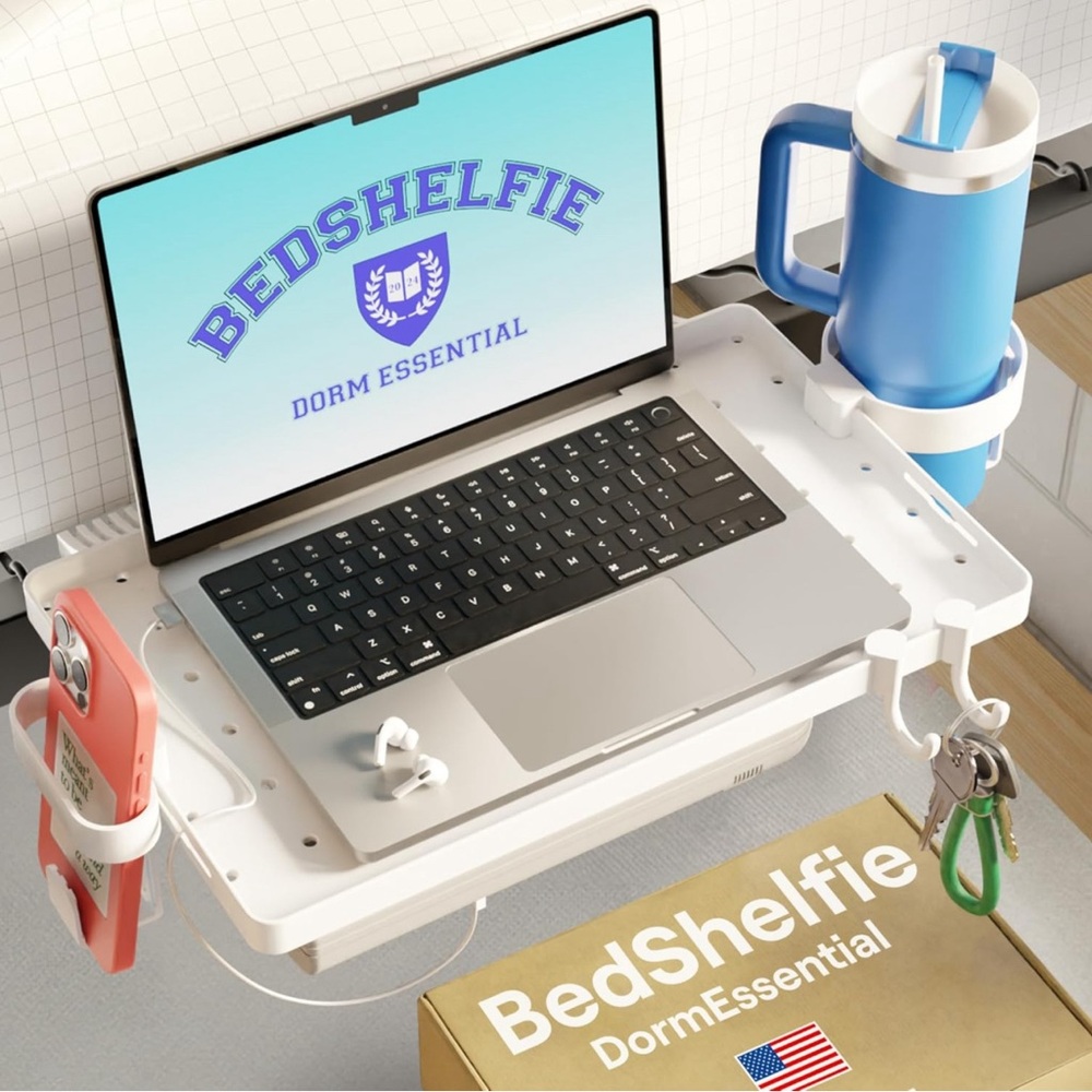 Bedshelfie by Smallish